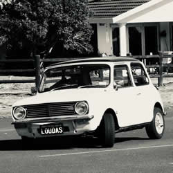 mini_racing_black_and_white